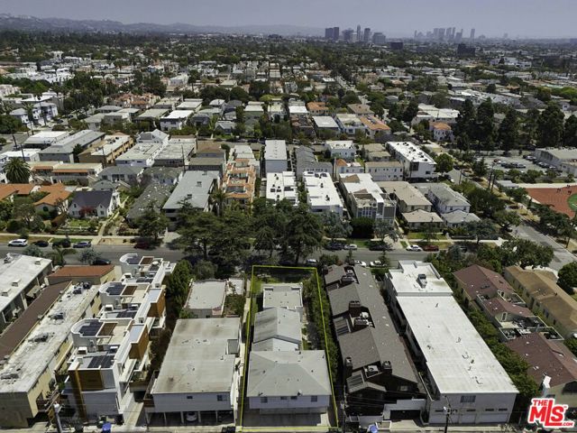 938 15th Street, Santa Monica CA: https://media.crmls.org/mediaz/f0e5a7ae-7414-430a-8ef5-8dbc45f58d2a.jpg