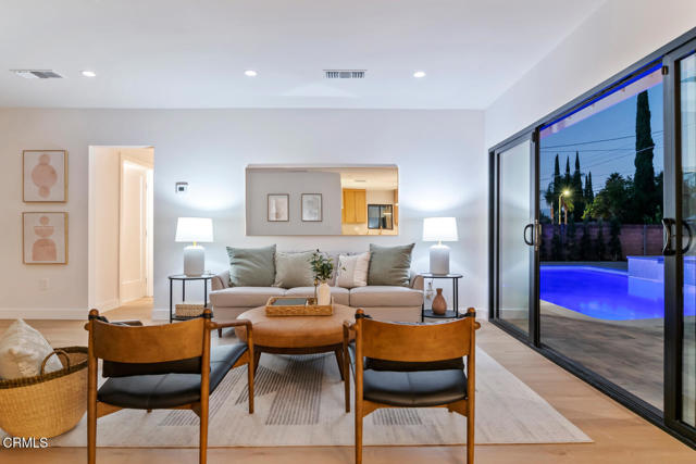 Detail Gallery Image 13 of 50 For 7932 Woodlake Ave, West Hills,  CA 91304 - 4 Beds | 3 Baths