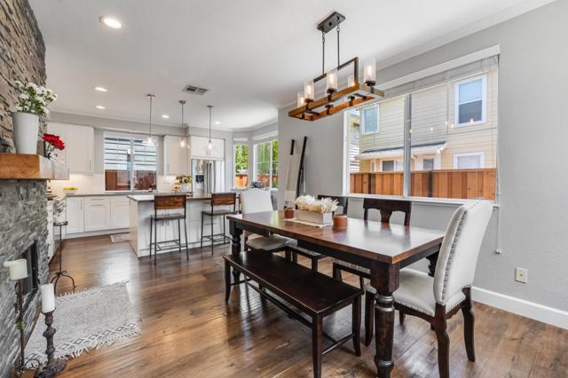 410 Krystallos Lane, Redwood City CA: https://media.crmls.org/mediaz/f0e5b973-1c5b-4450-b275-1f6f72f2a5b3.jpg
