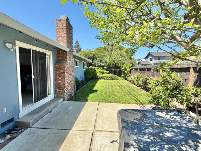 11511153 Sanchez Way, Redwood City CA: https://media.crmls.org/mediaz/f0e5ec6b-103f-4704-b7a6-436307edee2f.jpg
