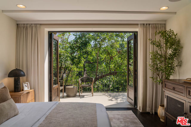 2444 Lyric Avenue, Los Angeles CA: https://media.crmls.org/mediaz/f0e5f7a5-4197-49a9-9e25-ceffa0e6f99c.jpg
