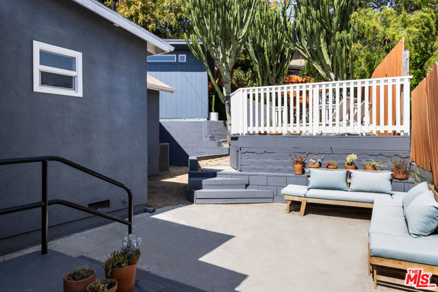 4004 W Avenue 42, Los Angeles CA: https://media.crmls.org/mediaz/f0e75ad5-c5fa-4845-8bf7-827cff7e1de4.jpg