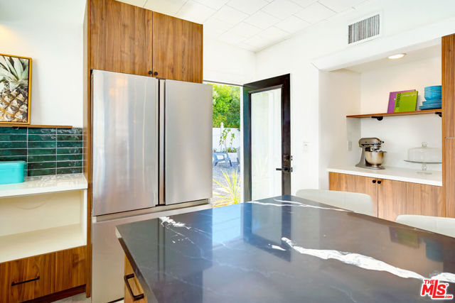 547 N Farrell Drive, Palm Springs CA: https://media.crmls.org/mediaz/f0e82124-e9a2-4af7-b1bf-13dabe6af56c.jpg