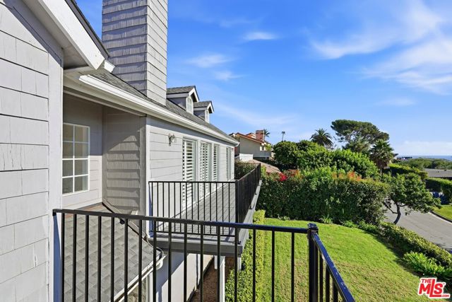 31763 Cottontail Lane, Malibu CA: https://media.crmls.org/mediaz/f0e84a5b-abe1-4faf-8b87-0ab5ec1c2a79.jpg