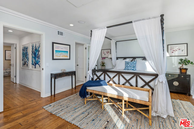 31658 Broad Beach Road, Malibu CA: https://media.crmls.org/mediaz/f0e85c56-422d-4354-ab54-68df0c5fedfb.jpg