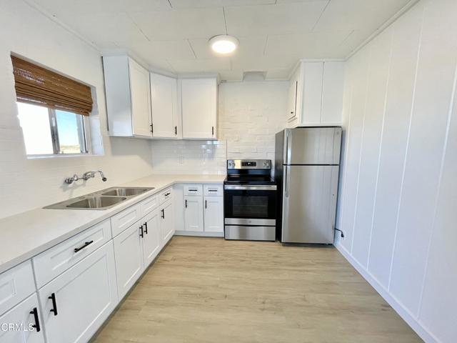 3289 Ocean Drive, Oxnard CA: https://media.crmls.org/mediaz/f0e924ca-dd5a-401f-ab5a-dc3ce0c7243b.jpg