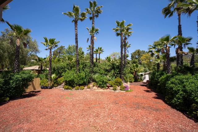 24726 Zanja Place, Ramona CA: https://media.crmls.org/mediaz/f0e9d58c-d5e6-4381-9e11-24fb1d8af91c.jpg