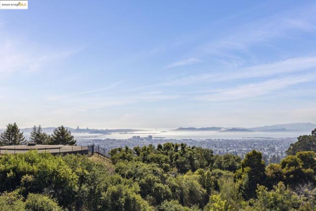 40 Spy Glass Hill, Oakland CA: https://media.crmls.org/mediaz/f0e9daa0-0b5a-4e59-98ca-fb0b5d0fb7a8.jpg