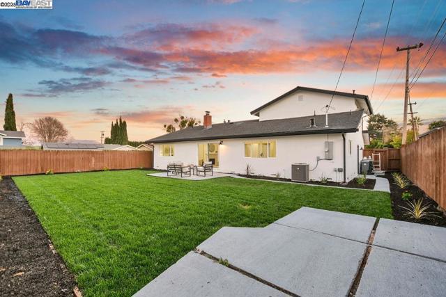 8794 Wicklow Ln, Dublin CA: https://media.crmls.org/mediaz/f0ea245a-3bb1-44fc-a638-fa58ee3ba37c.jpg