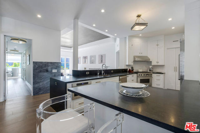 10100 Empyrean Way, Los Angeles CA: https://media.crmls.org/mediaz/f0ea6ed1-da1b-4720-b4b5-aef4fcfeeb02.jpg