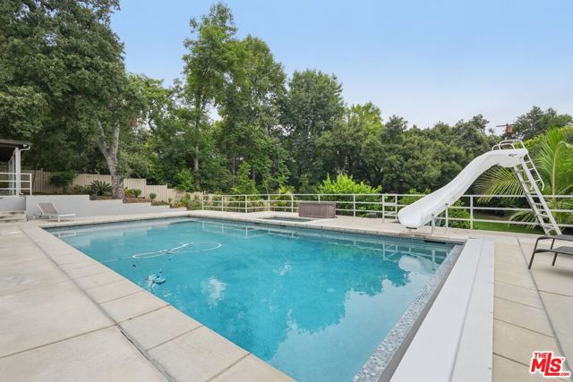 240 Oakhurst Lane, Arcadia CA: https://media.crmls.org/mediaz/f0ea9668-8fcb-4158-a6cb-b771da0e8798.jpg