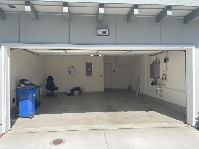 9600 Seawind Way, Newark CA: https://media.crmls.org/mediaz/f0eab3a3-5cd3-4ff6-9b51-c0f201b70c5d.jpg