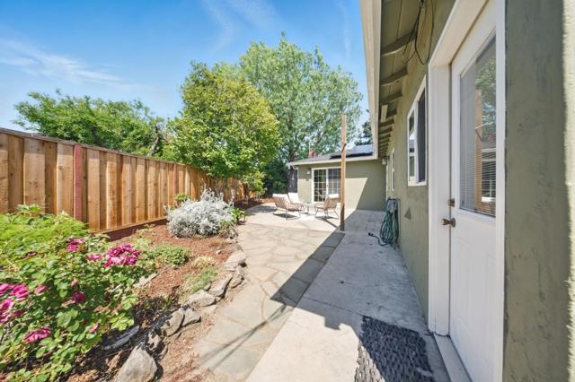 1079 Brighton Place, Mountain View CA: https://media.crmls.org/mediaz/f0eac71a-14d4-4330-9663-ef94285e3dd2.jpg