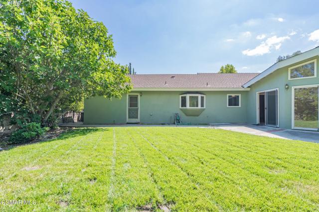 2085 Rayshire Street, Thousand Oaks CA: https://media.crmls.org/mediaz/f0eb5201-e1d8-4a0c-82e4-4160a9096dee.jpg