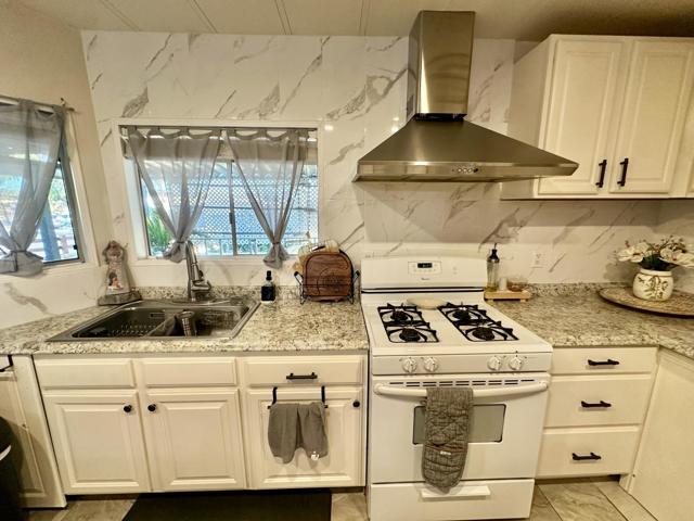 69530 Dillon Road, Desert Hot Springs CA: https://media.crmls.org/mediaz/f0eb63be-40b9-48ac-bdb4-cad7c97b0e0d.jpg