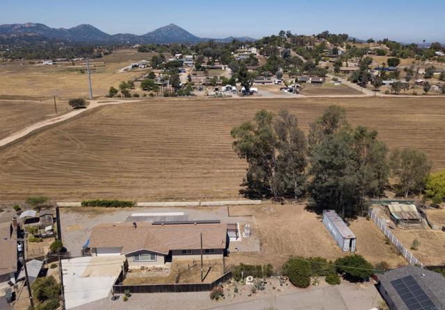 1355 Franklin Lane, Ramona CA: https://media.crmls.org/mediaz/f0eb9c6b-ac33-4ba1-bfba-cb079136d76d.jpg
