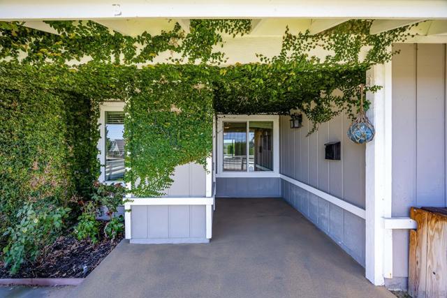 13306 Tawanka Dr, Poway CA: https://media.crmls.org/mediaz/f0ec04cf-a15b-4601-907c-f0caf789ce7d.jpg