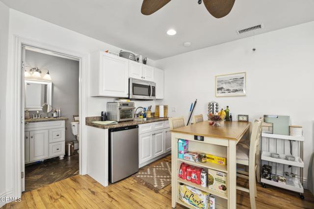 168 S Palm Street, Ventura CA: https://media.crmls.org/mediaz/f0ec784b-f123-4338-aa64-bee63b88a028.jpg