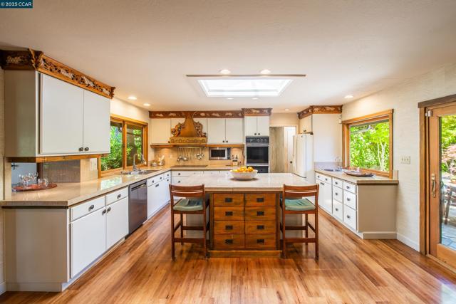 71 Silverwood Dr, Lafayette CA: https://media.crmls.org/mediaz/f0eca79b-6809-4aa8-8160-0bd23bbef6b7.jpg