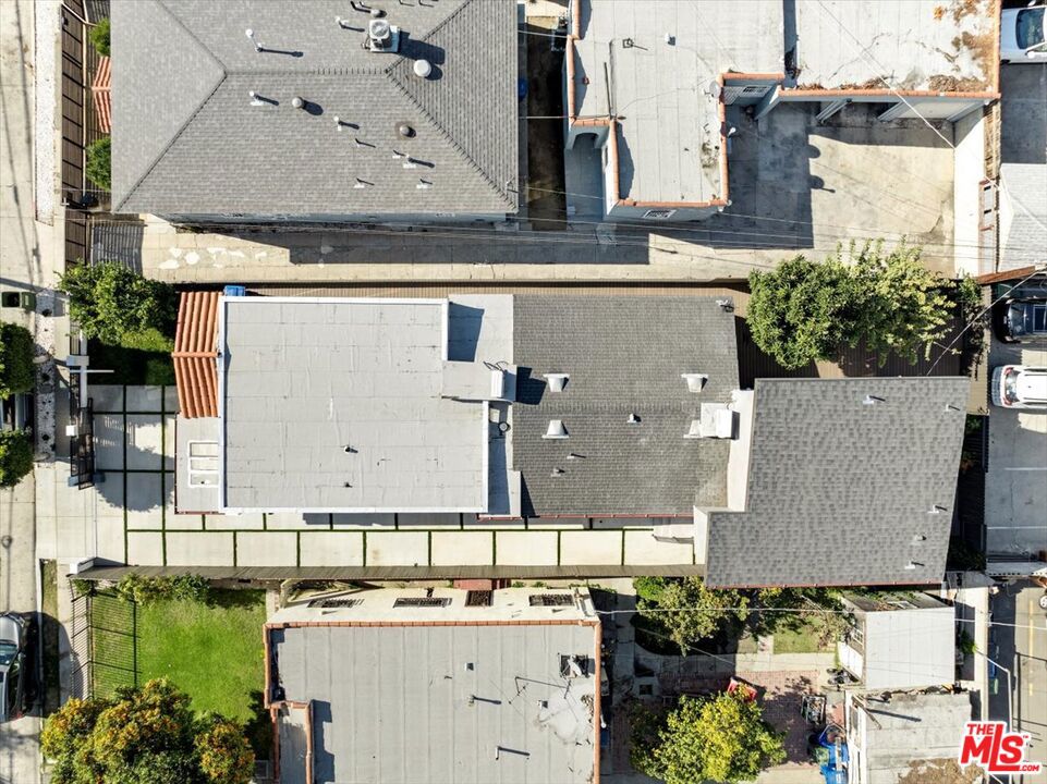 https://media.crmls.org/mediaz/f0ecd50b-12e2-4de9-a1f6-ecfd52df39c6.jpg?preset=X-Large