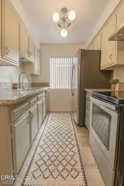 Detail Gallery Image 5 of 14 For 4423 Ambrose Ave #8,  Los Angeles,  CA 90027 - 2 Beds | 2 Baths