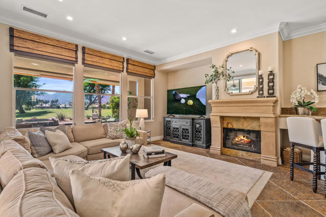 56925 Mountain, La Quinta CA: https://media.crmls.org/mediaz/f0edefc1-93fd-4a76-b3a8-3472b6f591e2.jpg