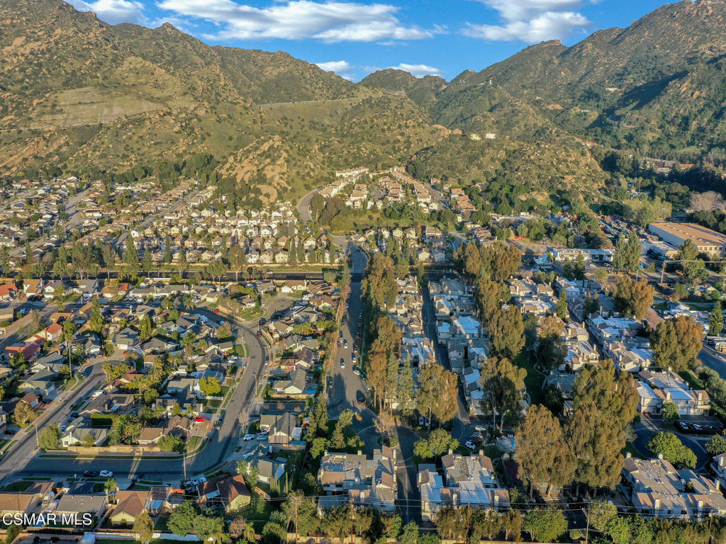 https://media.crmls.org/mediaz/f0ee0170-8829-466b-86d4-5d27ffc2949a.jpg?preset=X-Large