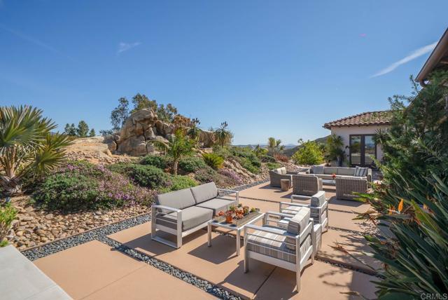 13495 Del Poniente Road, Poway CA: https://media.crmls.org/mediaz/f0ee1624-339b-43bf-81aa-6cc441596d73.jpg