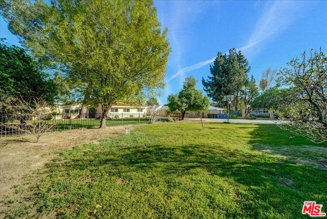 9844 Noble Avenue photo 2