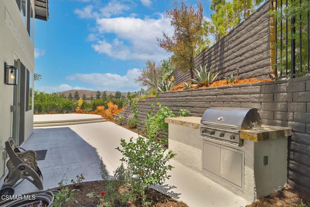 3327 Olivegrove Place, Thousand Oaks CA: https://media.crmls.org/mediaz/f0eeb087-148c-413c-82e8-1efa0ec0c400.jpg