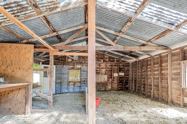 6703 Crow Canyon Rd, Castro Valley CA: https://media.crmls.org/mediaz/f0ef876f-8258-44bf-8e05-c70071b80d71.jpg