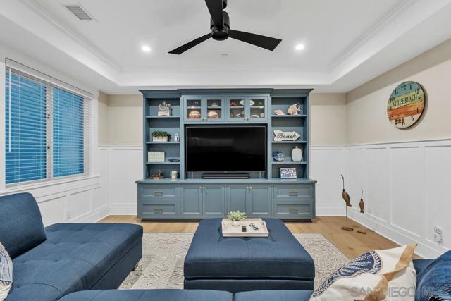 1050 Isabella Ave, Coronado CA: https://media.crmls.org/mediaz/f0eff018-795d-4f5e-8a26-d0dcd1bb65d3.jpg
