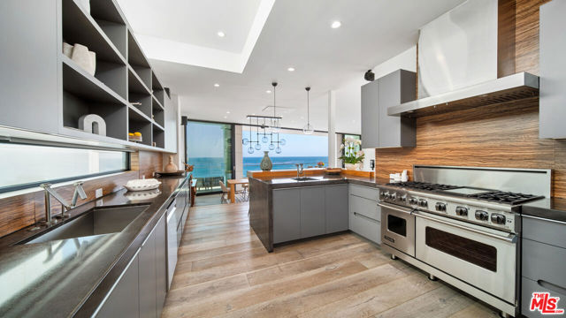 26814 Malibu Cove Colony Drive, Malibu CA: https://media.crmls.org/mediaz/f0efff46-30ed-4b72-92c9-02bca8f14cf7.jpg