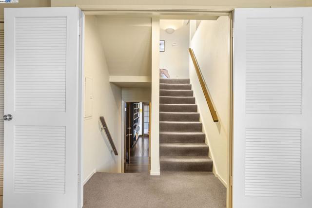3 Abbott Way, Piedmont CA: https://media.crmls.org/mediaz/f0f1730a-192c-45c5-b442-e3ca35059ba3.jpg