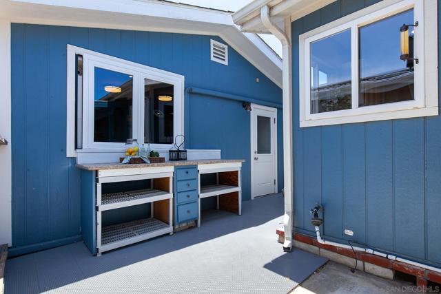 5188 Weymouth Way, Oceanside CA: https://media.crmls.org/mediaz/f0f19152-110d-4103-b9a0-a8dd57ee8147.jpg