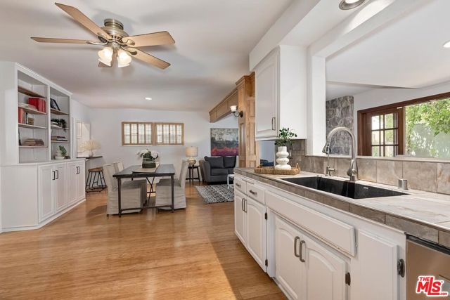 11205 Huntley Place, Culver City CA: https://media.crmls.org/mediaz/f0f1ebf4-6dc8-44ff-b2de-a4eac5fcce82.jpg