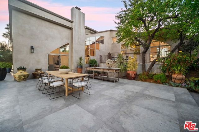 6166 Ramirez Canyon Road, Malibu CA: https://media.crmls.org/mediaz/f0f209e1-beda-42fe-a9d3-be12af8e4cff.jpg