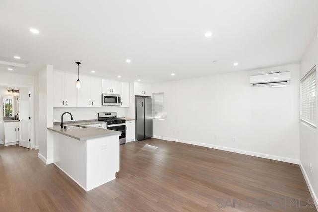 721 27 E 22nd St, National City CA: https://media.crmls.org/mediaz/f0f24e9b-5a50-45d3-9c1f-3d5018419206.jpg