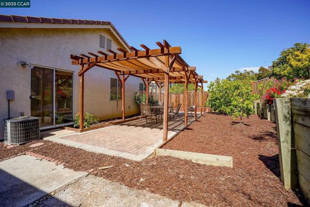 764 Steffa St, Bay Point CA: https://media.crmls.org/mediaz/f0f26089-dde7-4771-867e-a1e6b2fa6c18.jpg