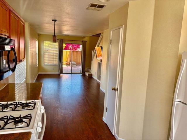 1605 HERMOCILLA Way, San Jose CA: https://media.crmls.org/mediaz/f0f29fbf-c735-4568-9478-25fa2dd59baf.jpg