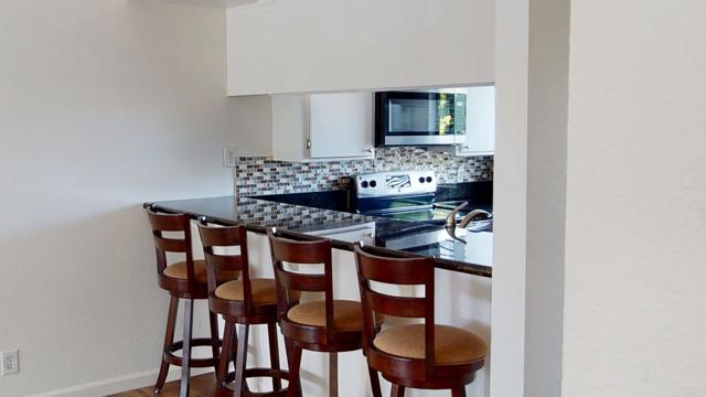 Detail Gallery Image 7 of 22 For 8340 via Sonoma #F,  La Jolla,  CA 92037 - 1 Beds | 1 Baths