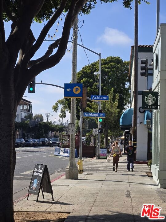 428 Hill Street, Santa Monica CA: https://media.crmls.org/mediaz/f0f2d5dd-44a8-4431-a3b4-29eb176ace20.jpg