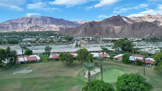 51 Sunrise Drive, Rancho Mirage CA: https://media.crmls.org/mediaz/f0f30ae9-ae3f-4b51-ab34-5e44b7223ff0.jpg