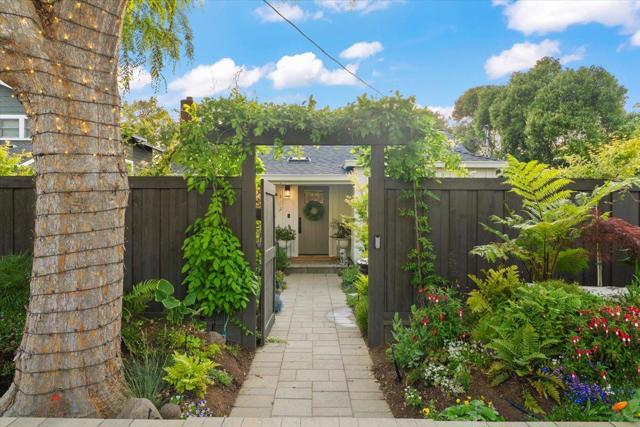 15415 Winchester Boulevard, Monte Sereno CA: https://media.crmls.org/mediaz/f0f32557-5e58-48f3-969c-9aea925b8012.jpg