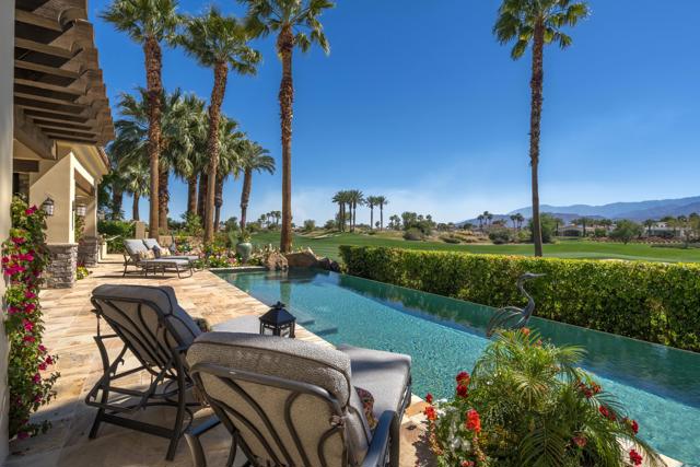 80675 Via Portofino, La Quinta CA: https://media.crmls.org/mediaz/f0f3529c-e50e-4663-b078-4a34f0977929.jpg