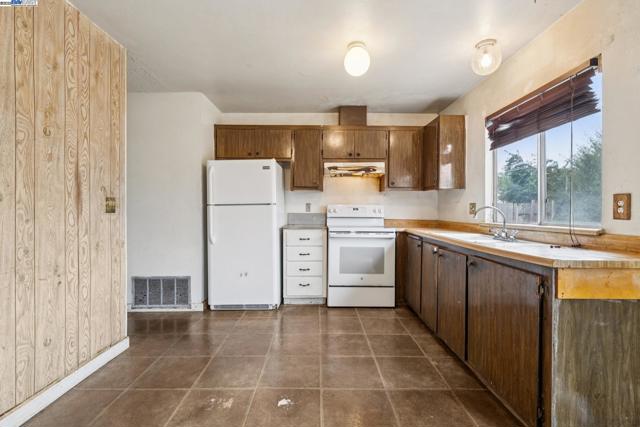 220 PEMBROKE DRIVE, Vallejo CA: https://media.crmls.org/mediaz/f0f366f9-132d-4971-aef0-77db3c256149.jpg