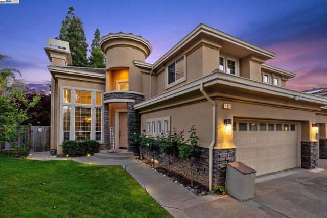 418 Golf Ct, Walnut Creek CA: https://media.crmls.org/mediaz/f0f3db00-1d83-42ec-860a-4ecbc85096ce.jpg