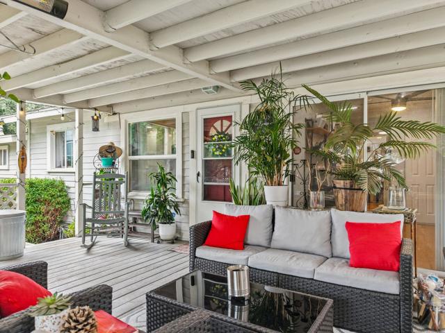 4151 Homewood Court, Riverside CA: https://media.crmls.org/mediaz/f0f400dd-0dee-4650-a147-9d5ab23fc23a.jpg