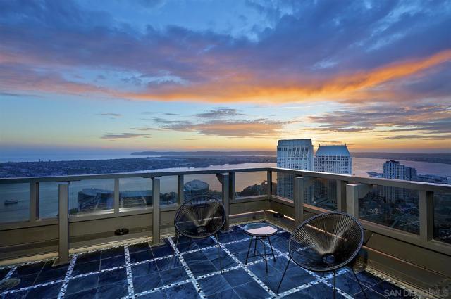 100 Harbor Dr, San Diego CA: https://media.crmls.org/mediaz/f0f4507a-b66f-4e76-9912-048109f3582d.jpg