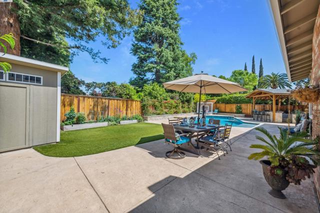 4839 Merganser Ct, Pleasanton CA: https://media.crmls.org/mediaz/f0f480d1-b8e1-452a-b727-a76e813fec79.jpg